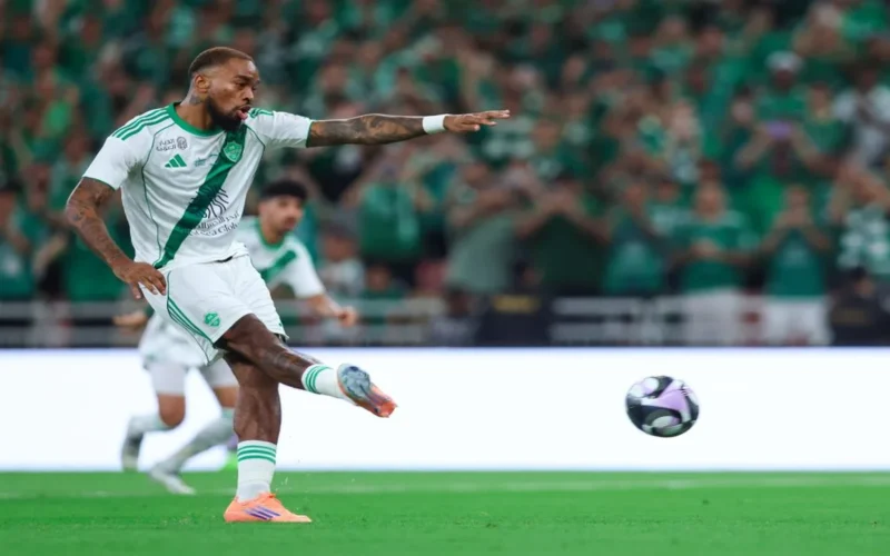 إيفان توني يقتنص هدف التعادل للأهلي في مرمى الهلال بدوري روشن